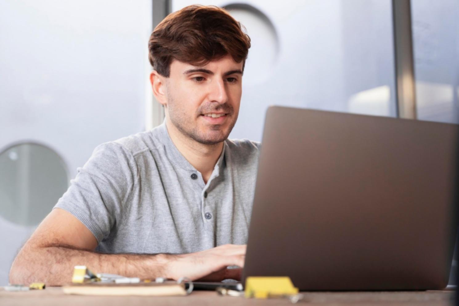 Professionelle Finanzanalyse im Büro